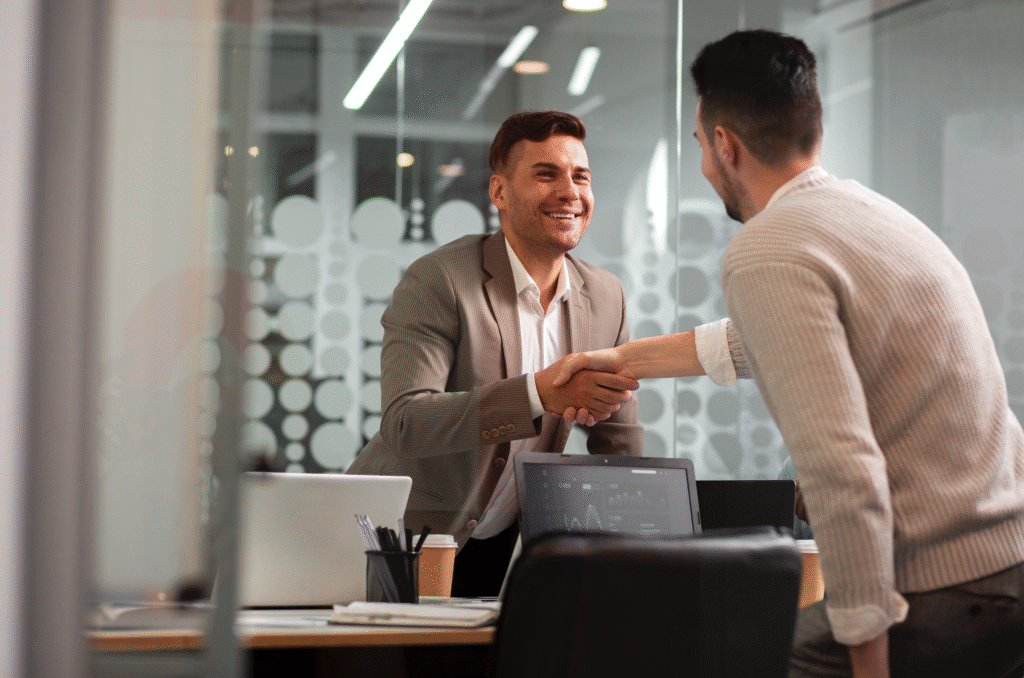 Aperto de mãos. Customer success. Agência UPLevel marketing digital. 